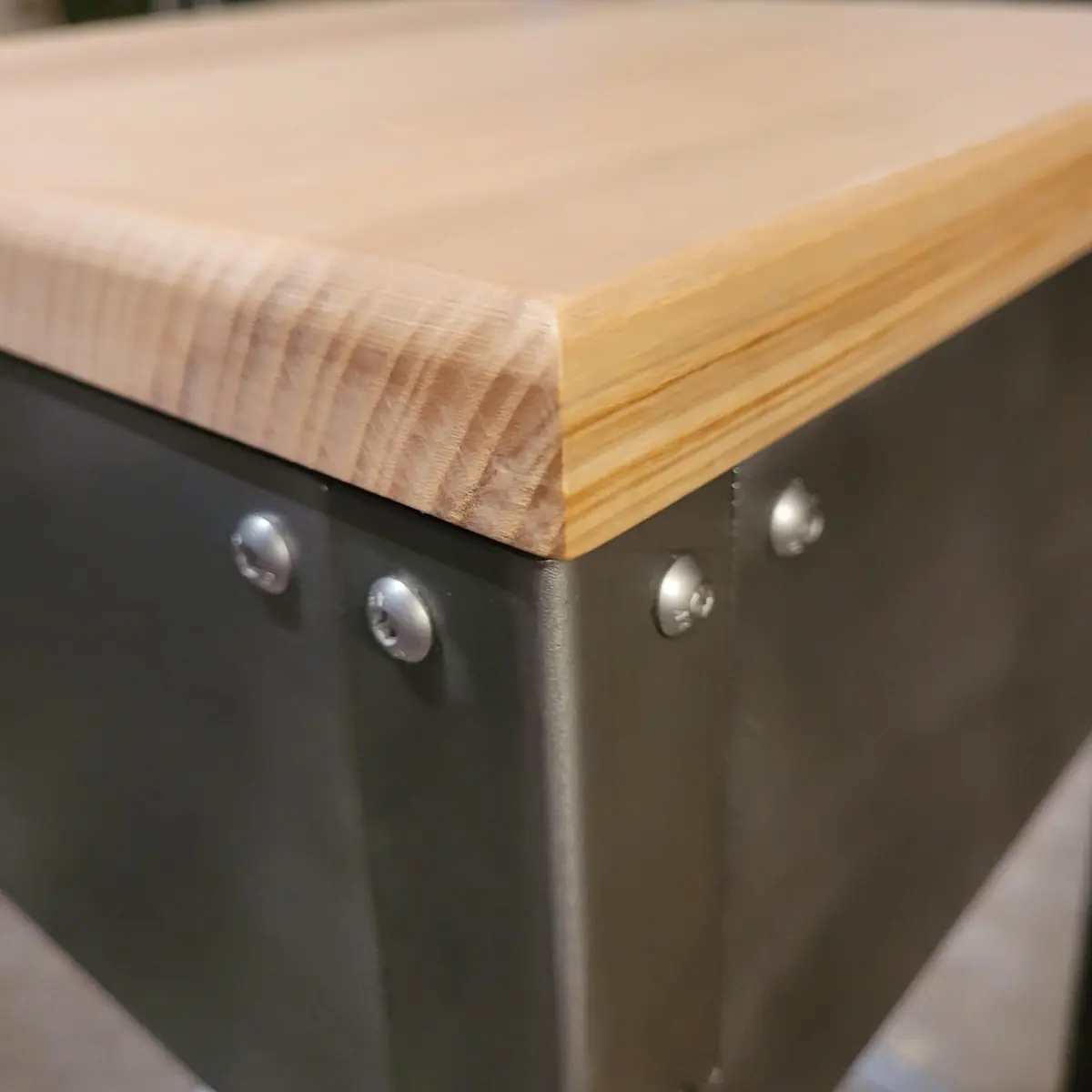 Assise en bois massif